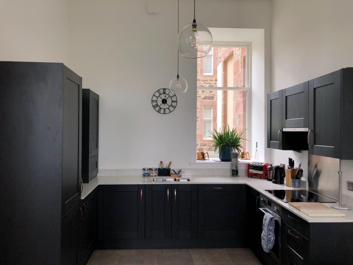 Inverness Great Glen Town House, 5 Minute Drive From Town Centre Екстер'єр фото