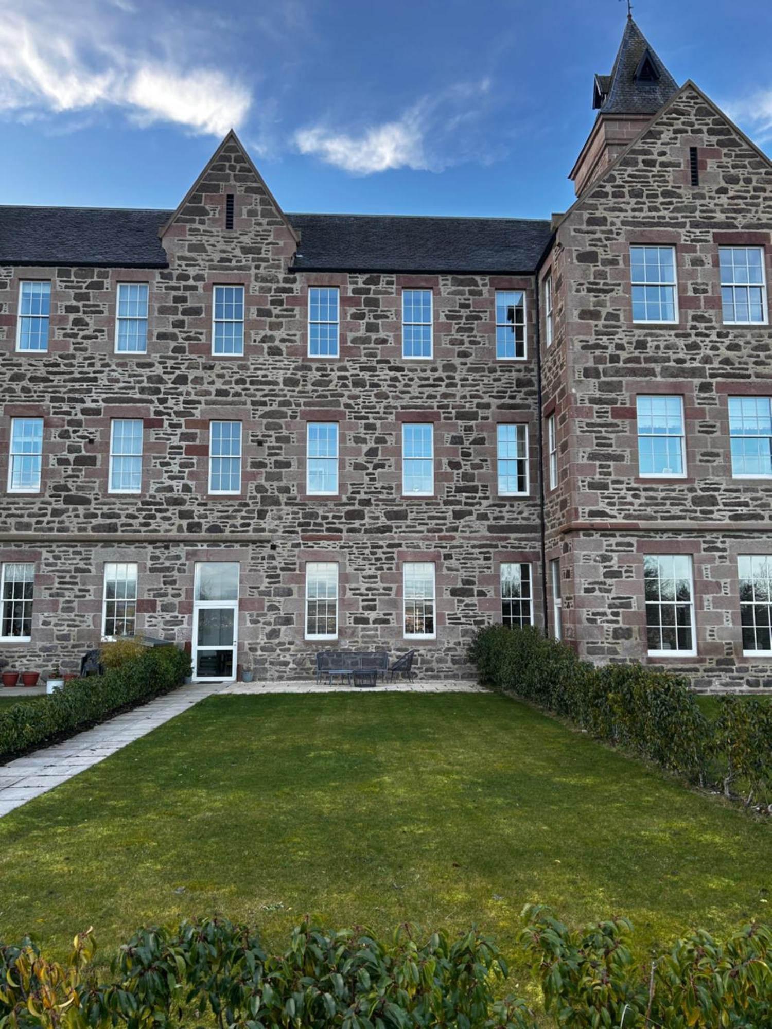 Inverness Great Glen Town House, 5 Minute Drive From Town Centre Екстер'єр фото